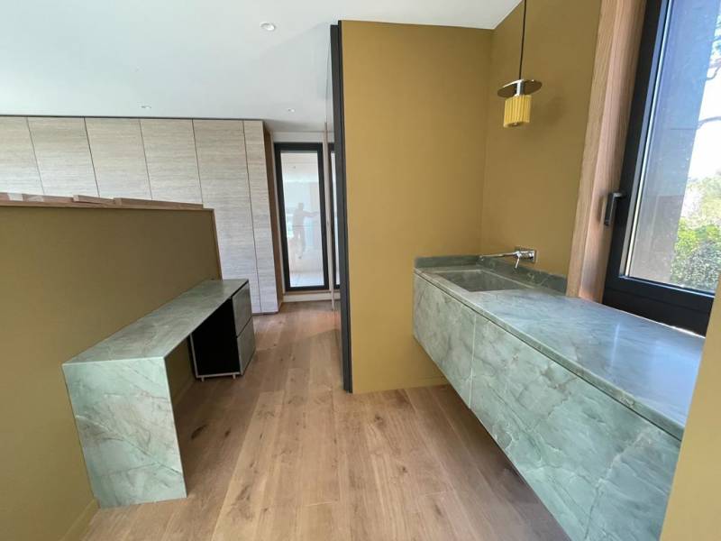 Fabrication d'un plan de toilette en quartzite J'adore dans le Var (83)