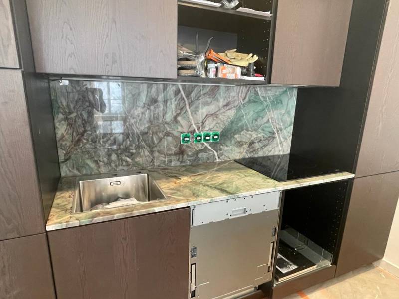 Dessus de cuisine en quartzite Vesuvio pour un appartement en plein de coeur de Lyon
