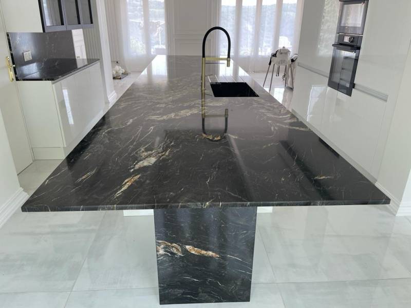 Ilot + pied en granit